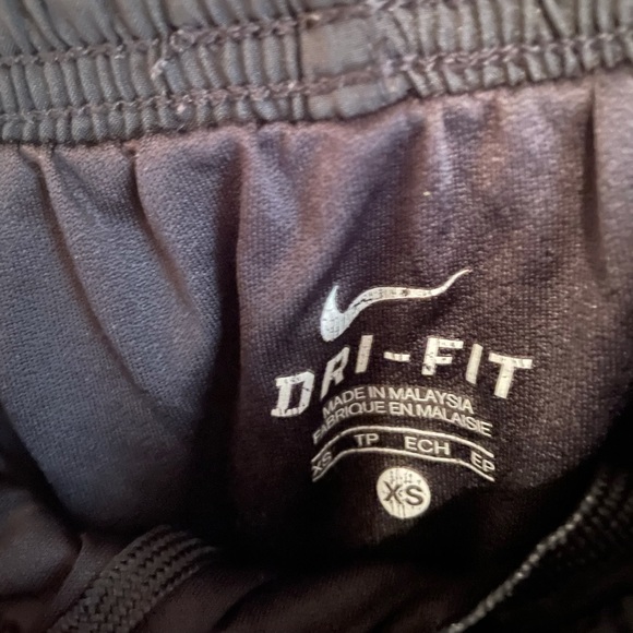 Black Nike shorts - Picture 4 of 4